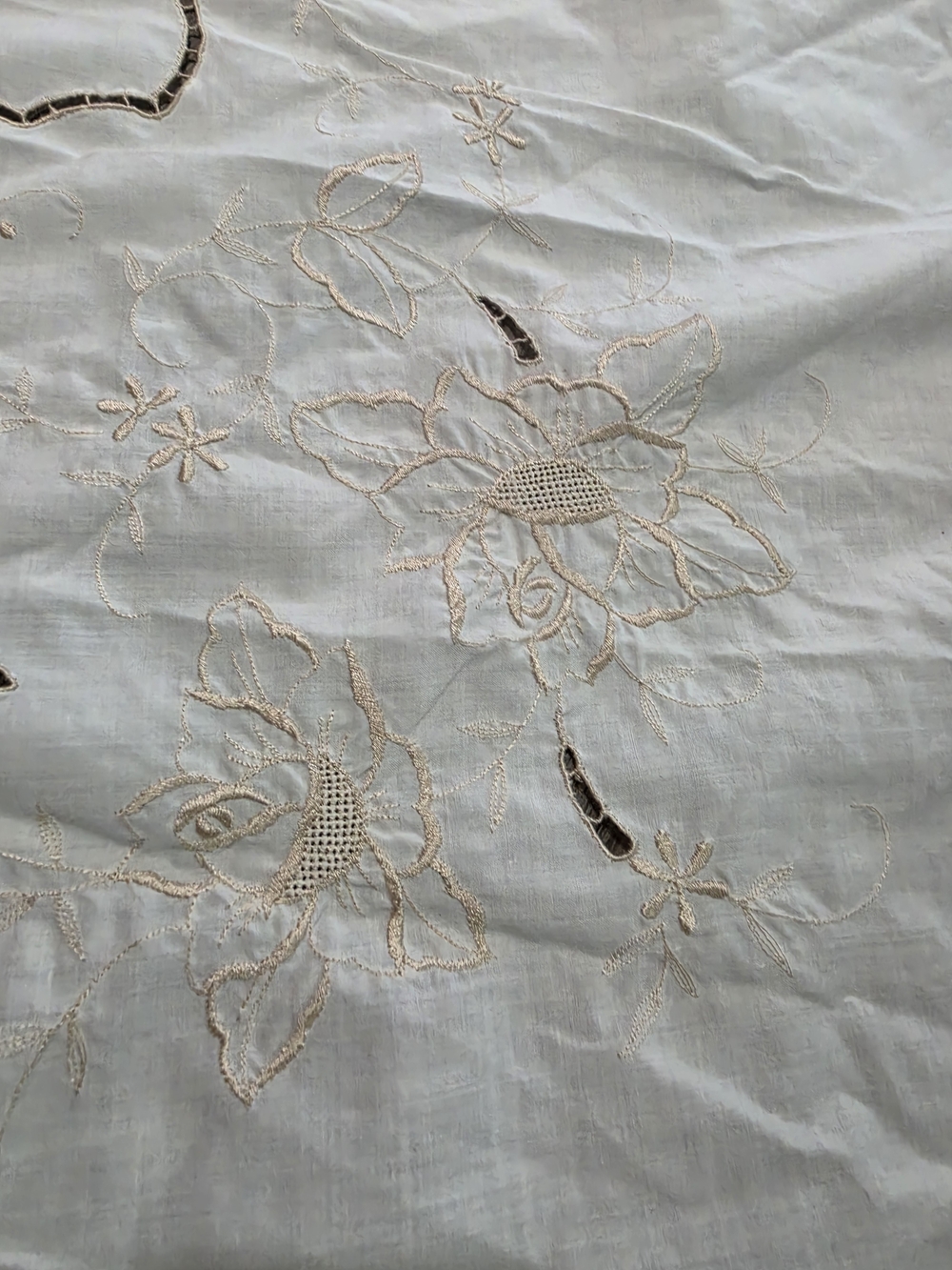 Tablecloth Cream Floral Cutwork with Delicate Embroidery